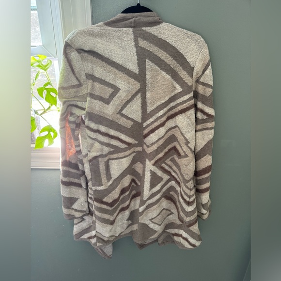 Soft light, textured cardigan - Picture 2 of 3